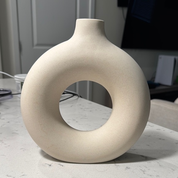 H&M Home Cream Circular Ceramic Vase - Picture 2 of 6